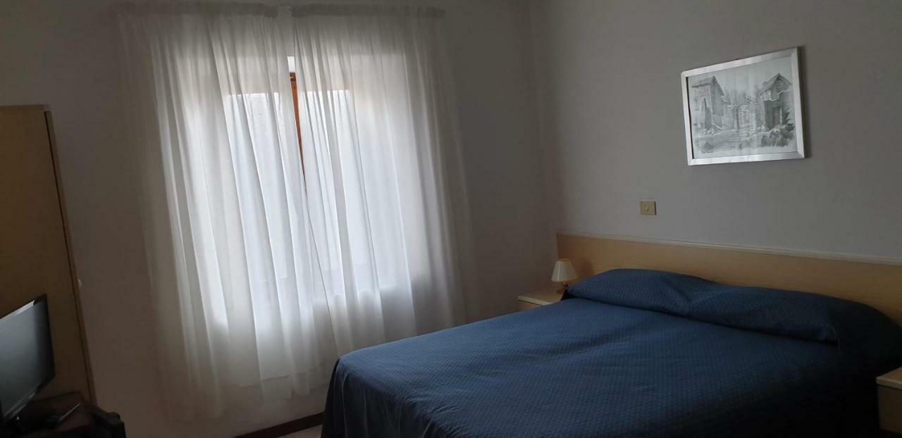 Hotel Anselmi Марчиана-Марина Экстерьер фото